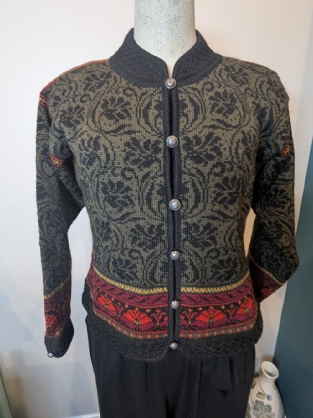 Vintage Dale of Norway black & green Wool cardigan sweater  Women's Size Med